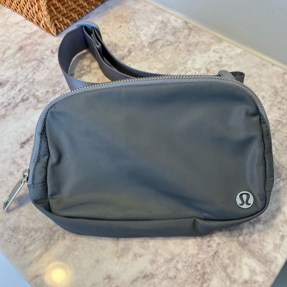 lululemon athletica Bags Lululemon Everywhere Belt Bag In Grey L Poshmark